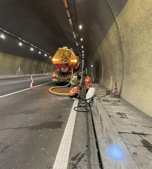 枝江隧道排水渠清淤